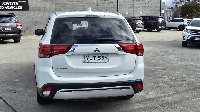 2019 MITSUBISHI OUTLANDER - Image 11