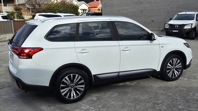 2019 MITSUBISHI OUTLANDER - Image 12