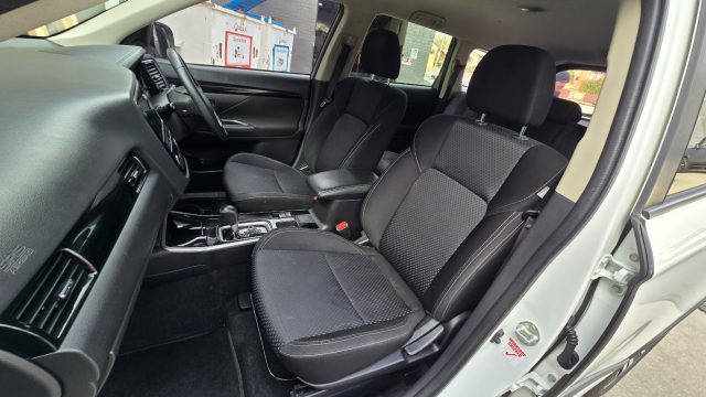 2019 MITSUBISHI OUTLANDER - Image 17
