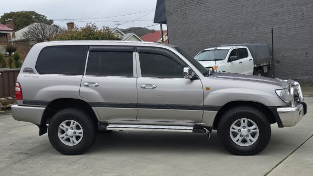 2005 Toyota LandCruiser - Image 11