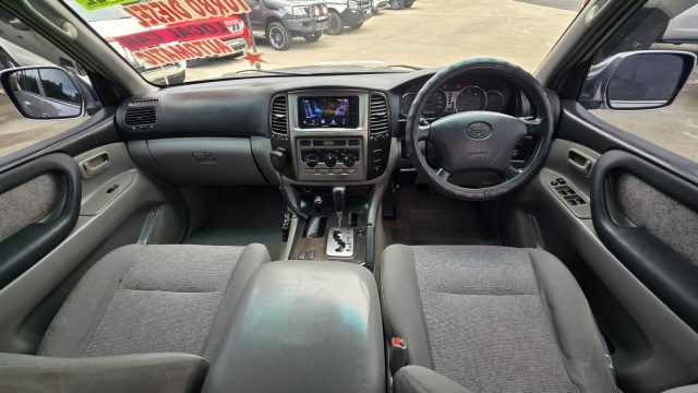 2005 Toyota LandCruiser - Image 2
