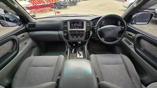 2005 Toyota LandCruiser - Image 12