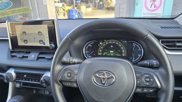 2023 Toyota Rav4 Hybrid - Image 18