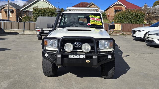 2018 Toyota LandCruiser Military - Image 4