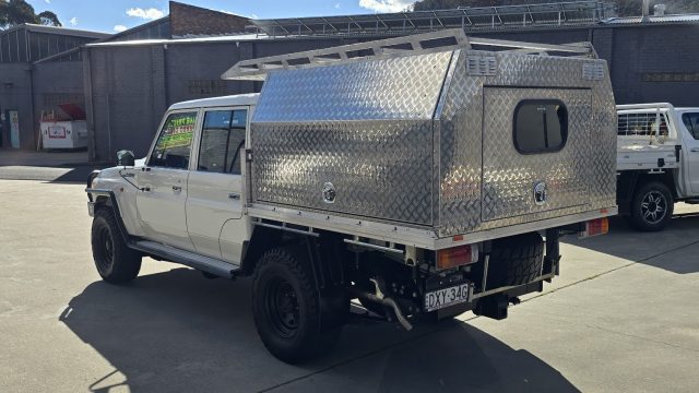 2018 Toyota LandCruiser Military - Image 7