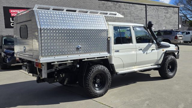 2018 Toyota LandCruiser Military - Image 9