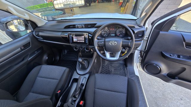 2019 Toyota Hilux - Image 12
