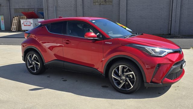 2020 Toyota C-HR Hybrid - Image 11