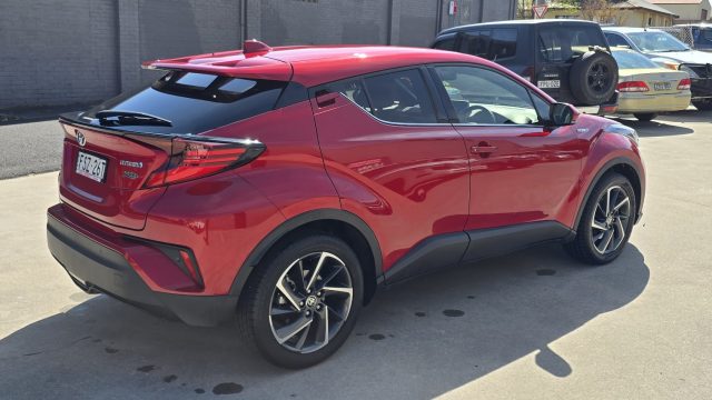 2020 Toyota C-HR Hybrid - Image 12