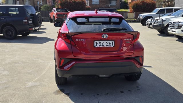 2020 Toyota C-HR Hybrid - Image 13