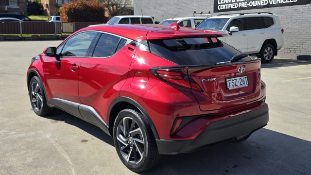 2020 Toyota C-HR Hybrid - Image 15