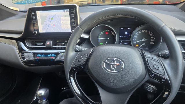 2020 Toyota C-HR Hybrid - Image 20