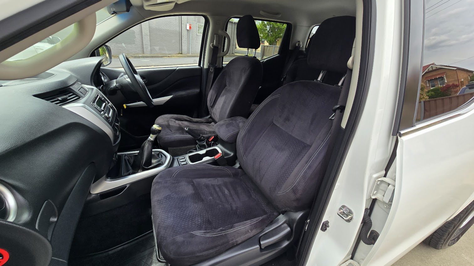 NISSAN NAVARA - Image 17