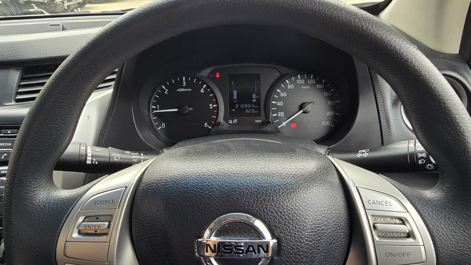 NISSAN NAVARA - Image 21