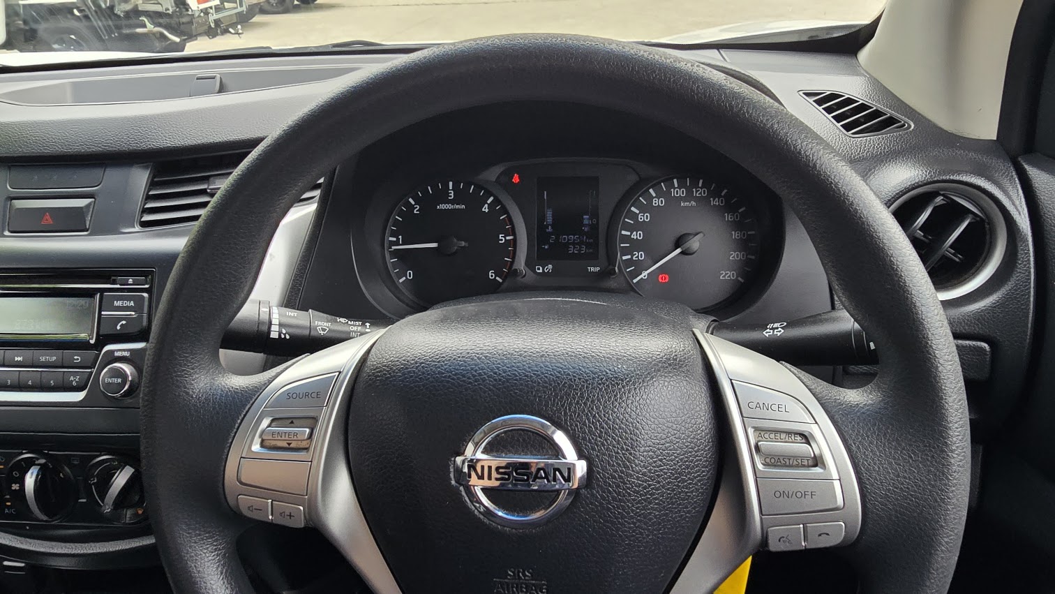 NISSAN NAVARA - Image 22