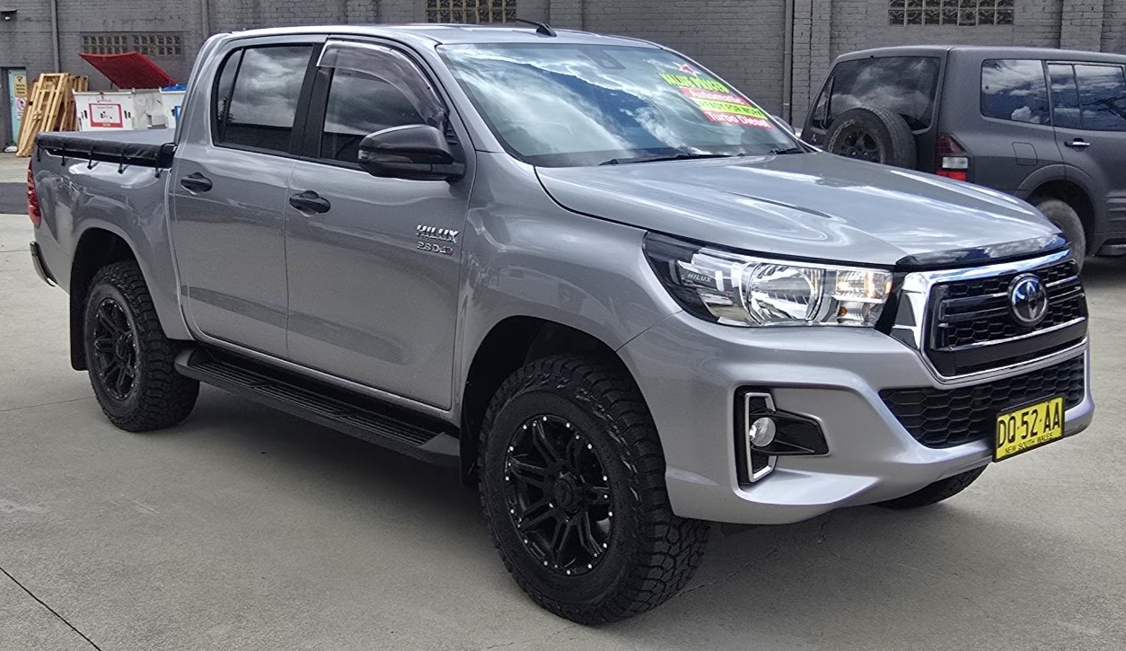 2020 Toyota Hilux - Image 2