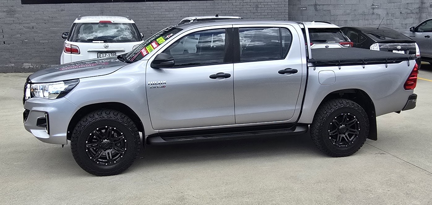 2020 Toyota Hilux - Image 11