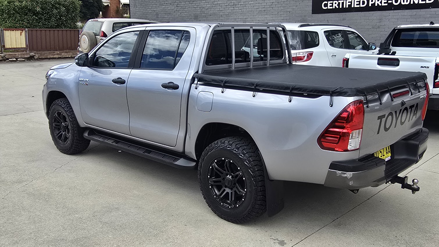 2020 Toyota Hilux - Image 12