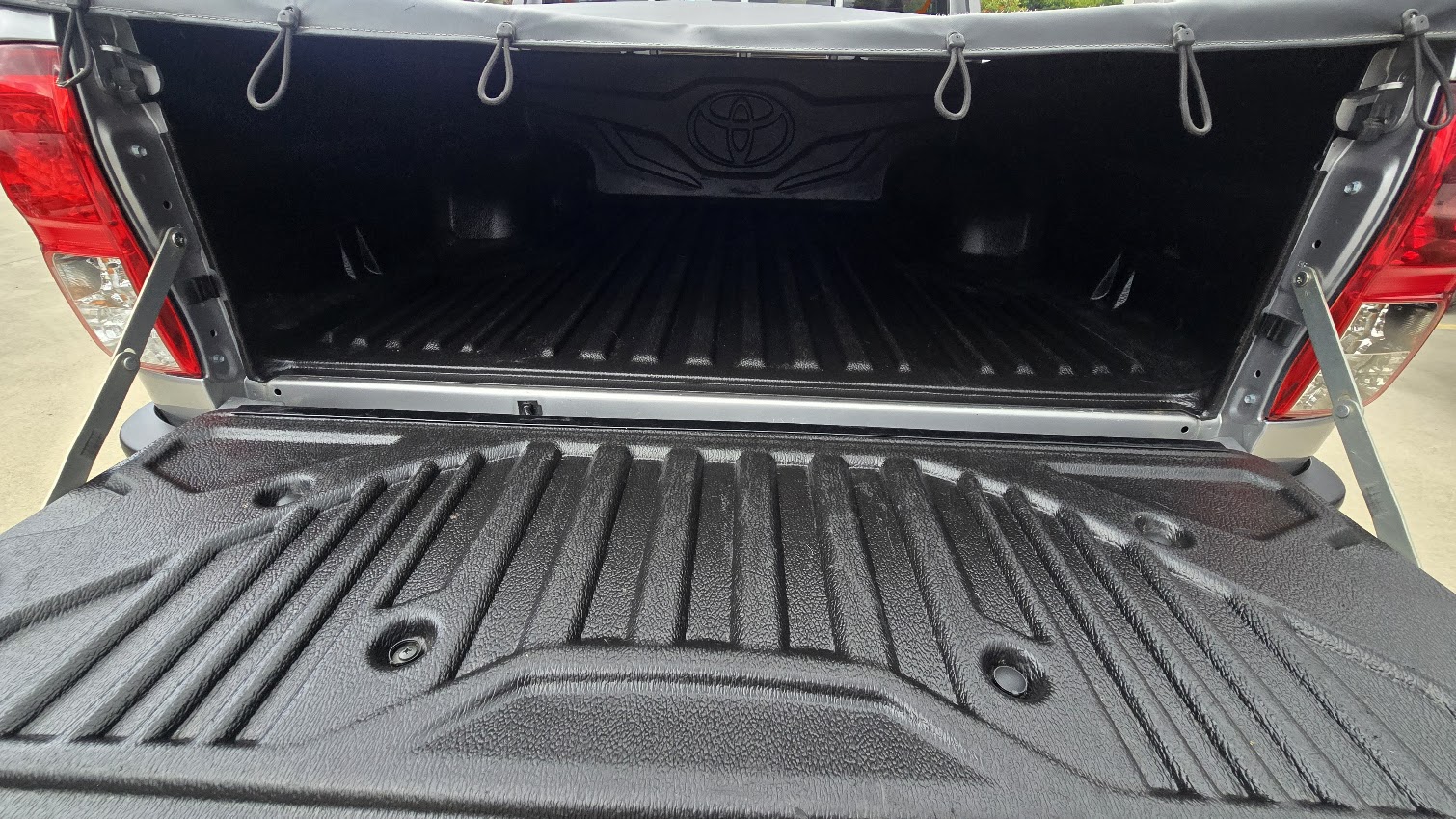 2020 Toyota Hilux - Image 17