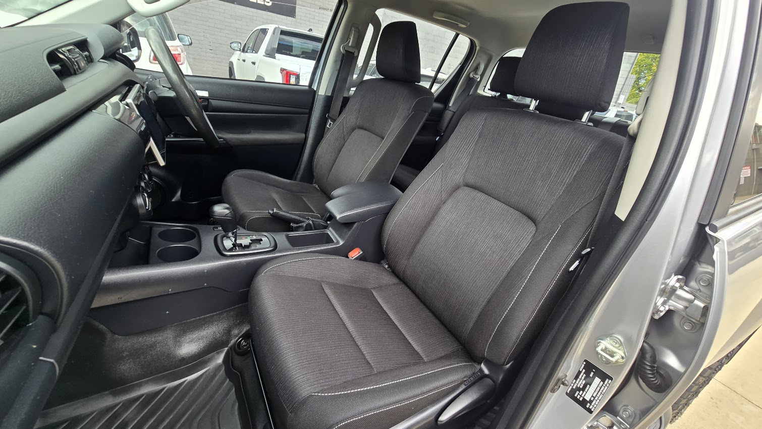 2020 Toyota Hilux - Image 20