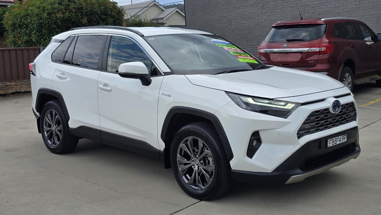 2023 Toyota Rav4 Hybrid - Image 3