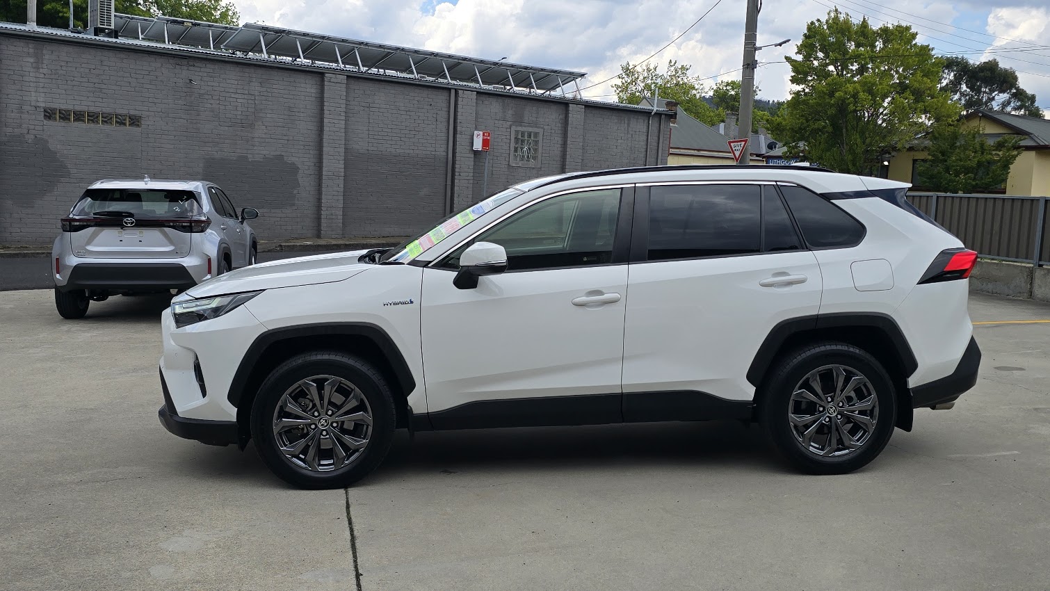 2023 Toyota Rav4 Hybrid - Image 11