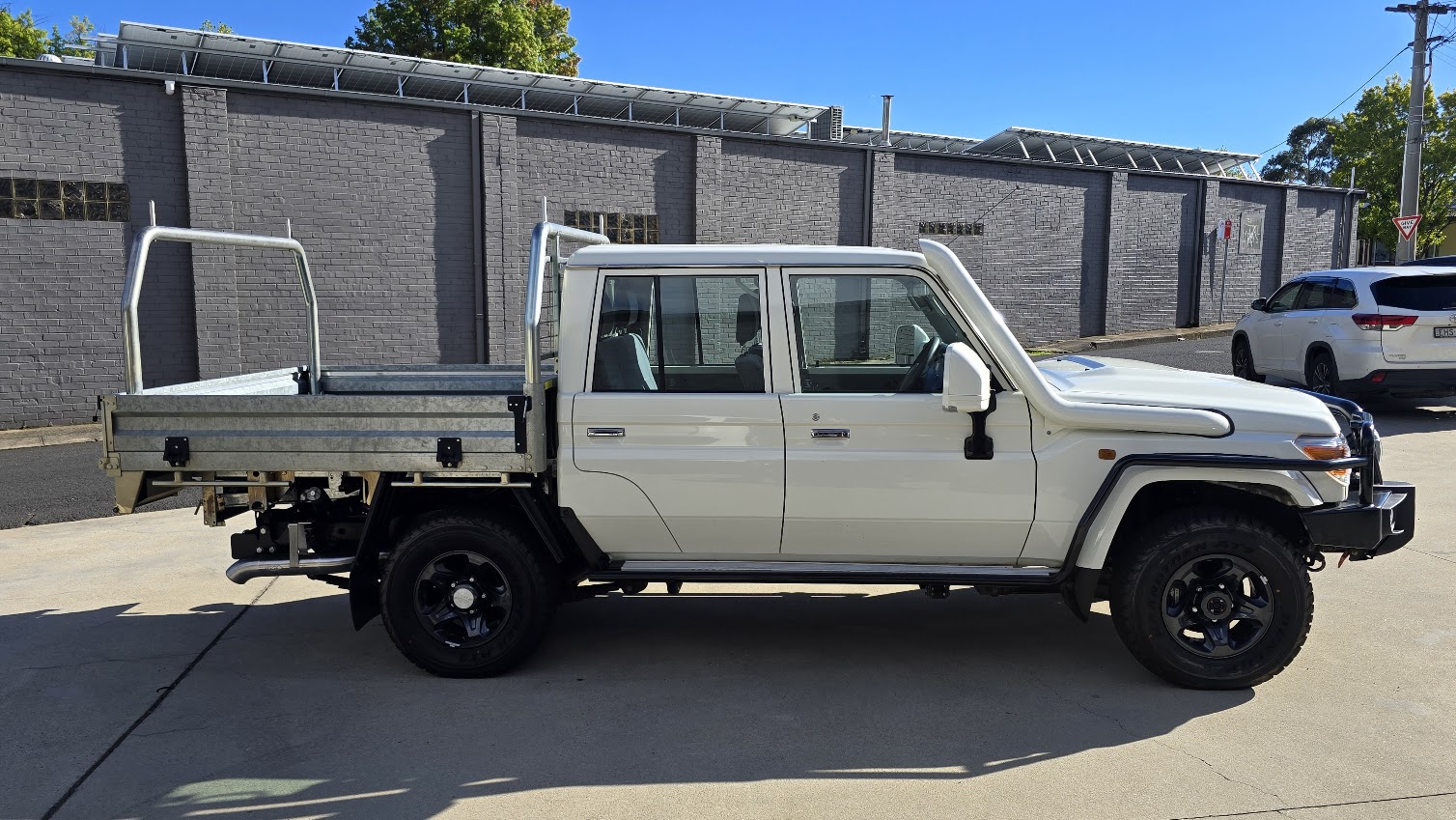 2022 Toyota LandCruiser Military - Image 9