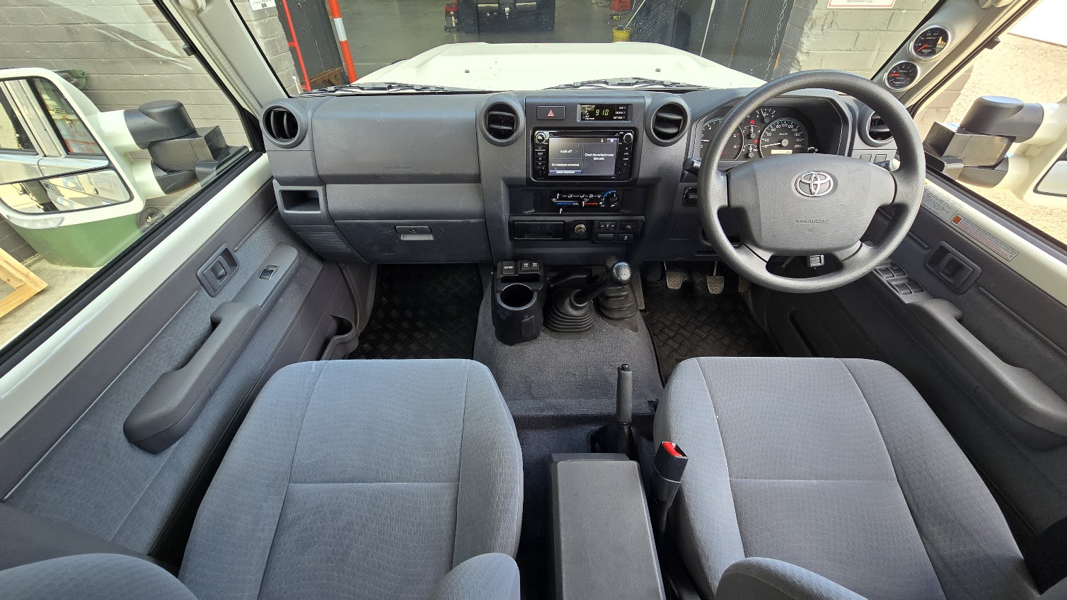 2022 Toyota LandCruiser Military - Image 16