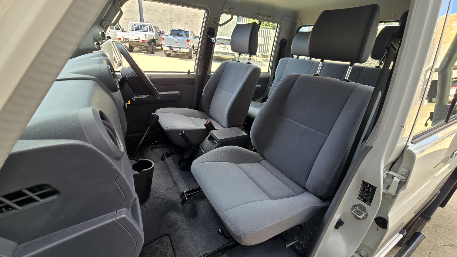 2022 Toyota LandCruiser Military - Image 19