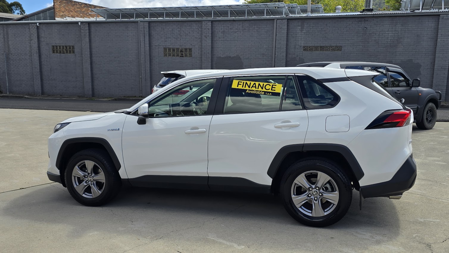 2024 Toyota Rav4 Hybrid - Image 6