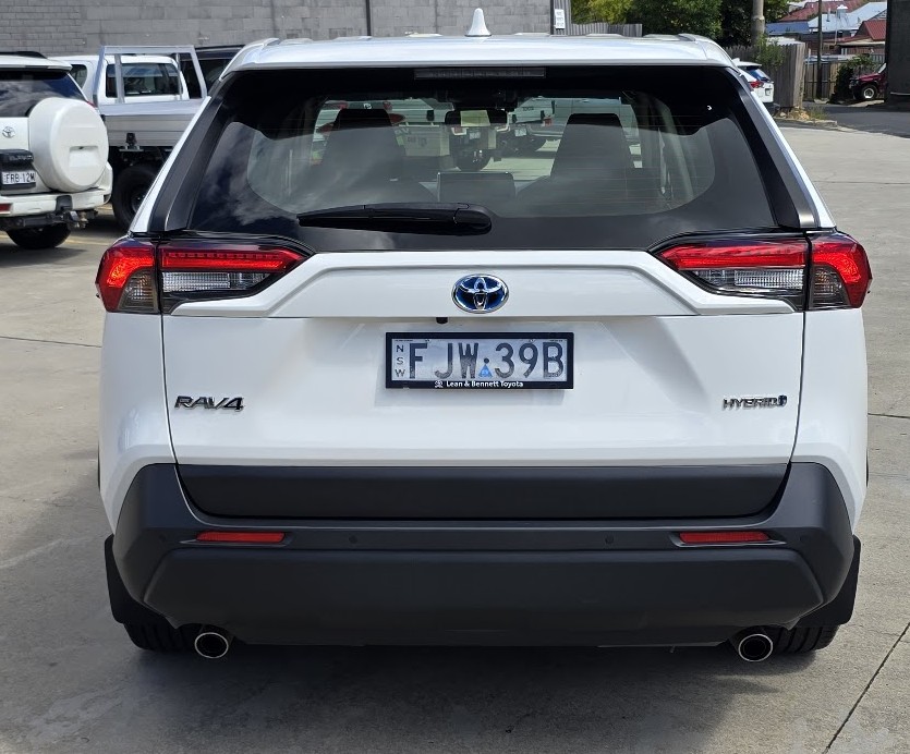 2024 Toyota Rav4 Hybrid - Image 8