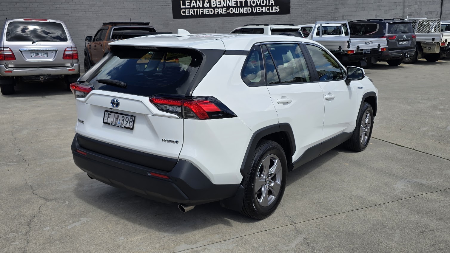 2024 Toyota Rav4 Hybrid - Image 9