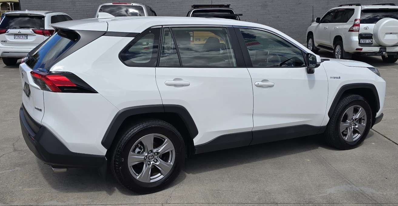 2024 Toyota Rav4 Hybrid - Image 10