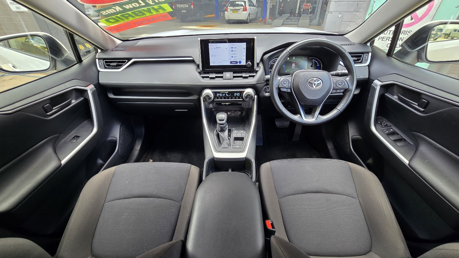 2024 Toyota Rav4 Hybrid - Image 11