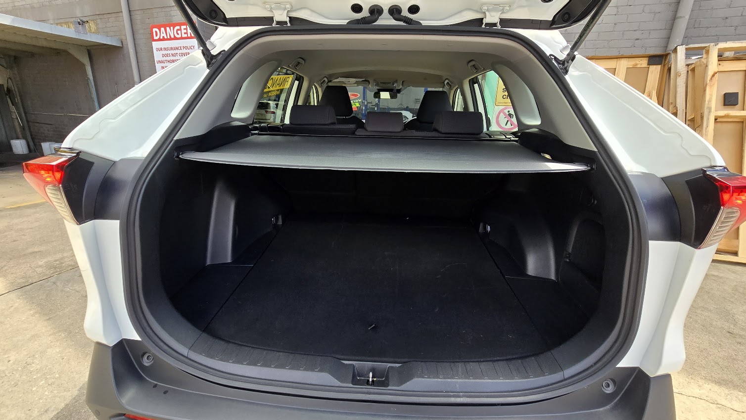 2024 Toyota Rav4 Hybrid - Image 12