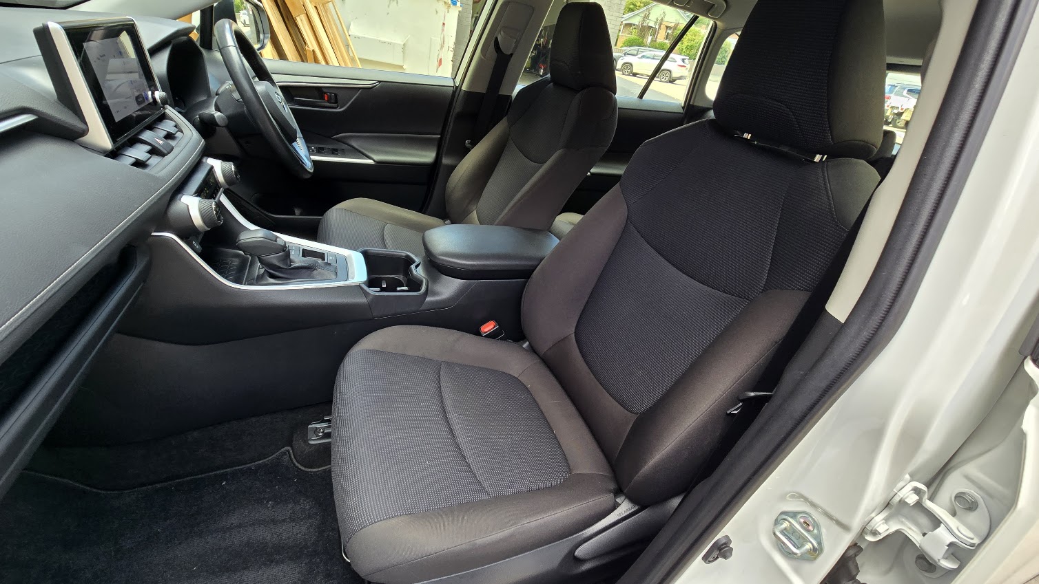 2024 Toyota Rav4 Hybrid - Image 13