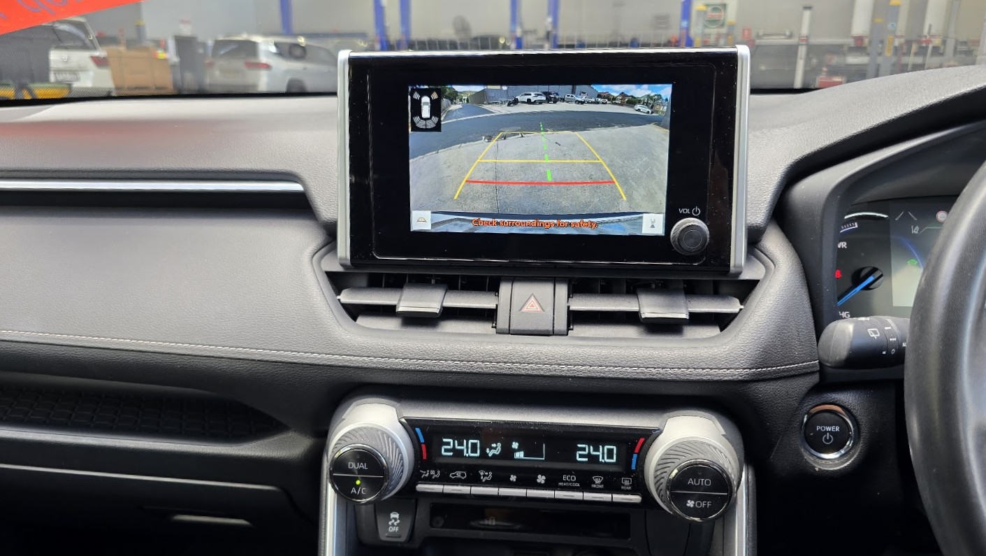 2024 Toyota Rav4 Hybrid - Image 17