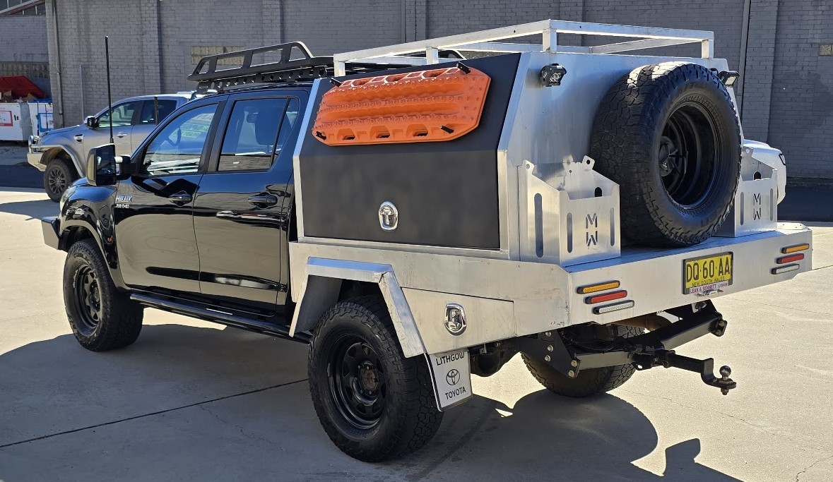 2016 Toyota Hilux - Image 3
