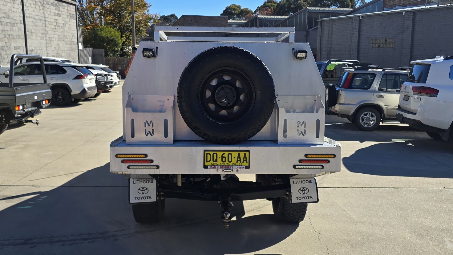 2016 Toyota Hilux - Image 13