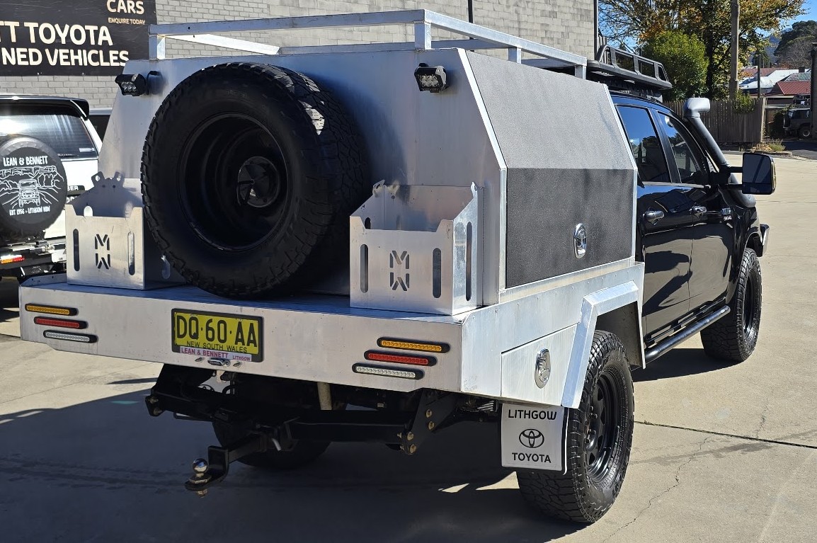 2016 Toyota Hilux - Image 14