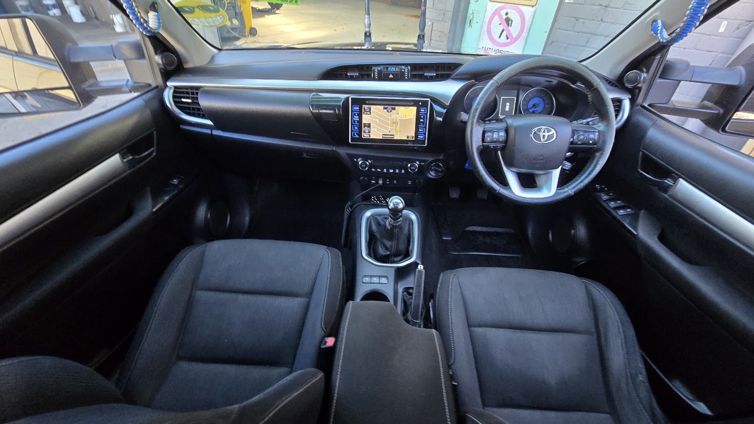 2016 Toyota Hilux - Image 2