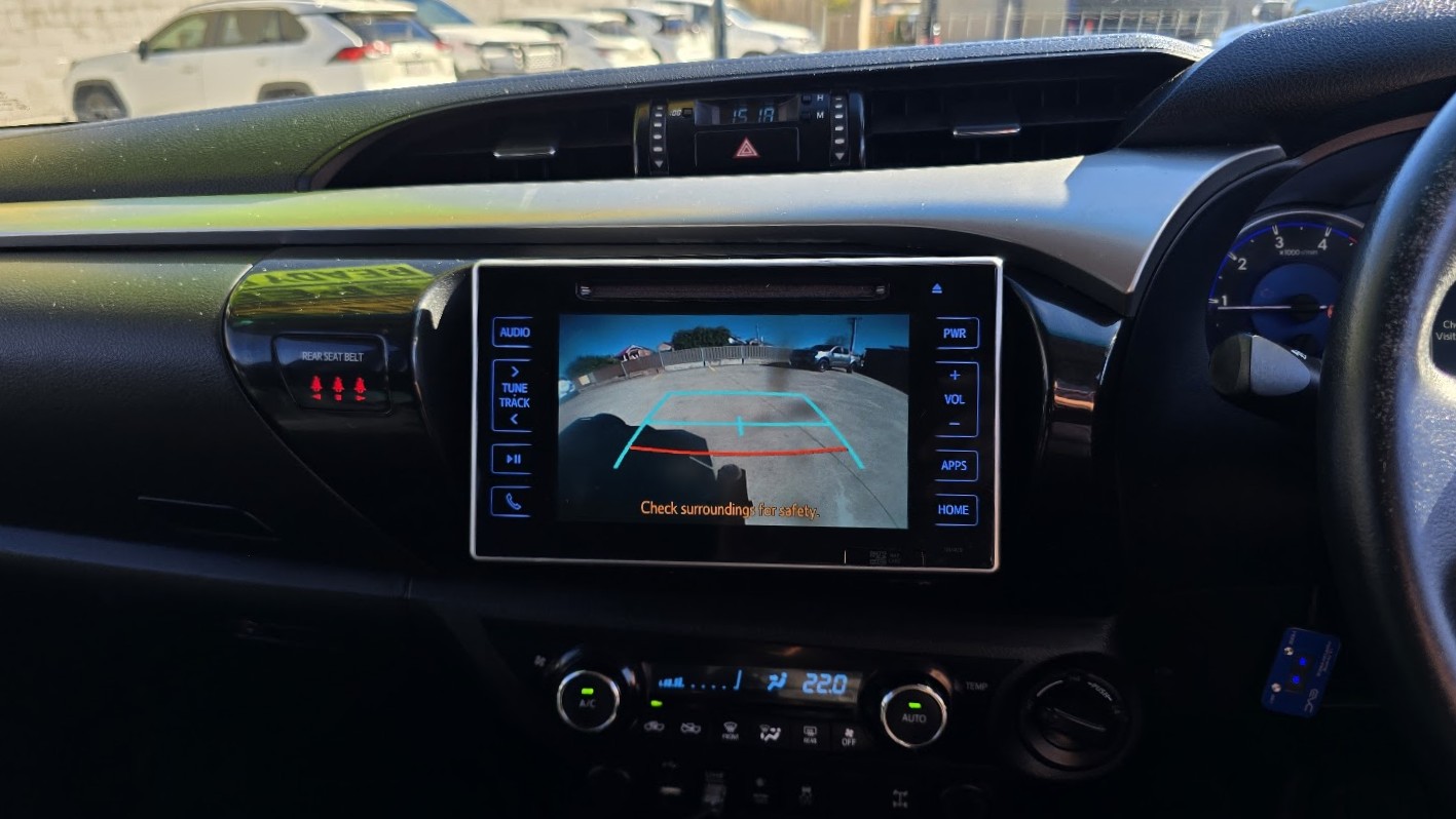 2016 Toyota Hilux - Image 24