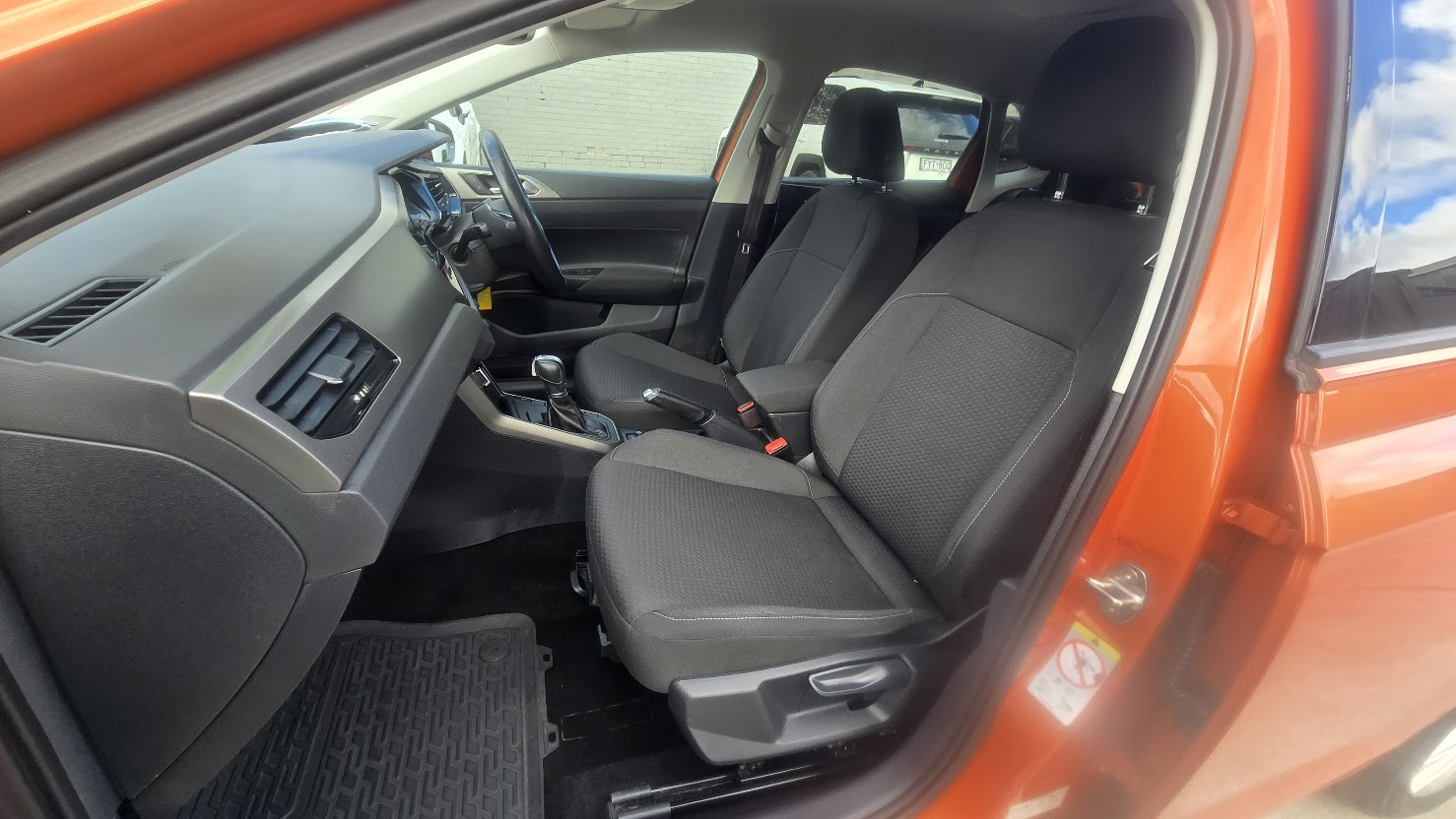 2018 VOLKSWAGEN POLO - Image 18