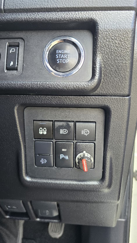 2021 Toyota Prado - Image 25