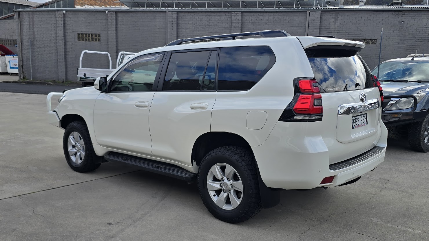2020 Toyota Prado - Image 11