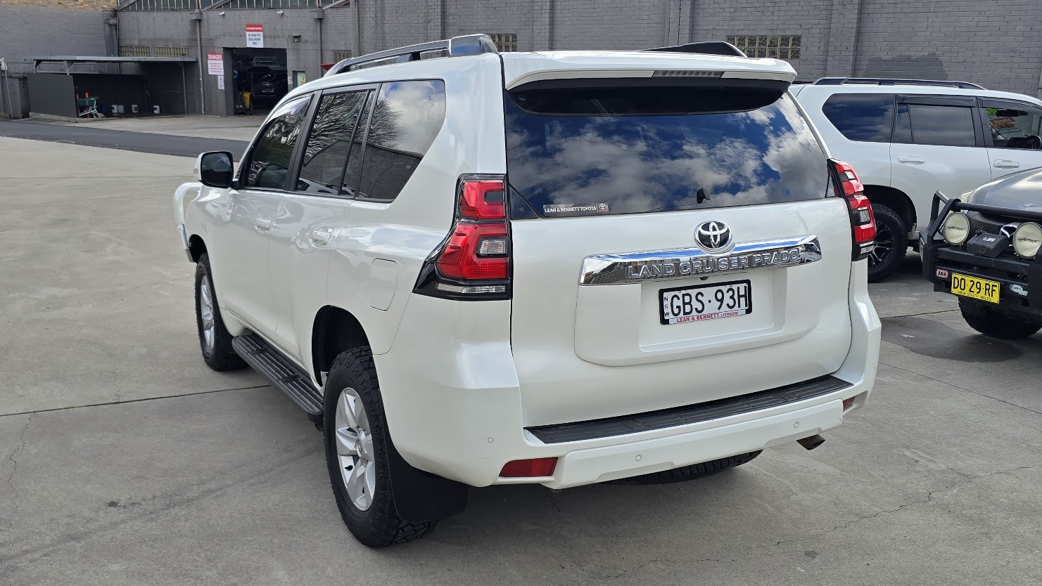 2020 Toyota Prado - Image 12