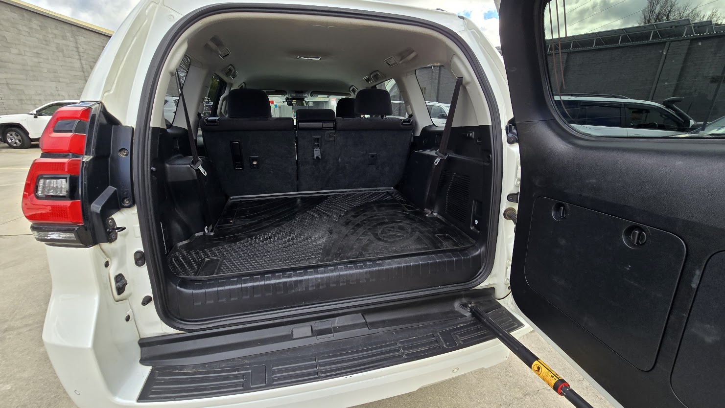 2020 Toyota Prado - Image 18