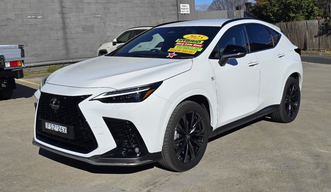 2025 Lexus NX350h - Image 4