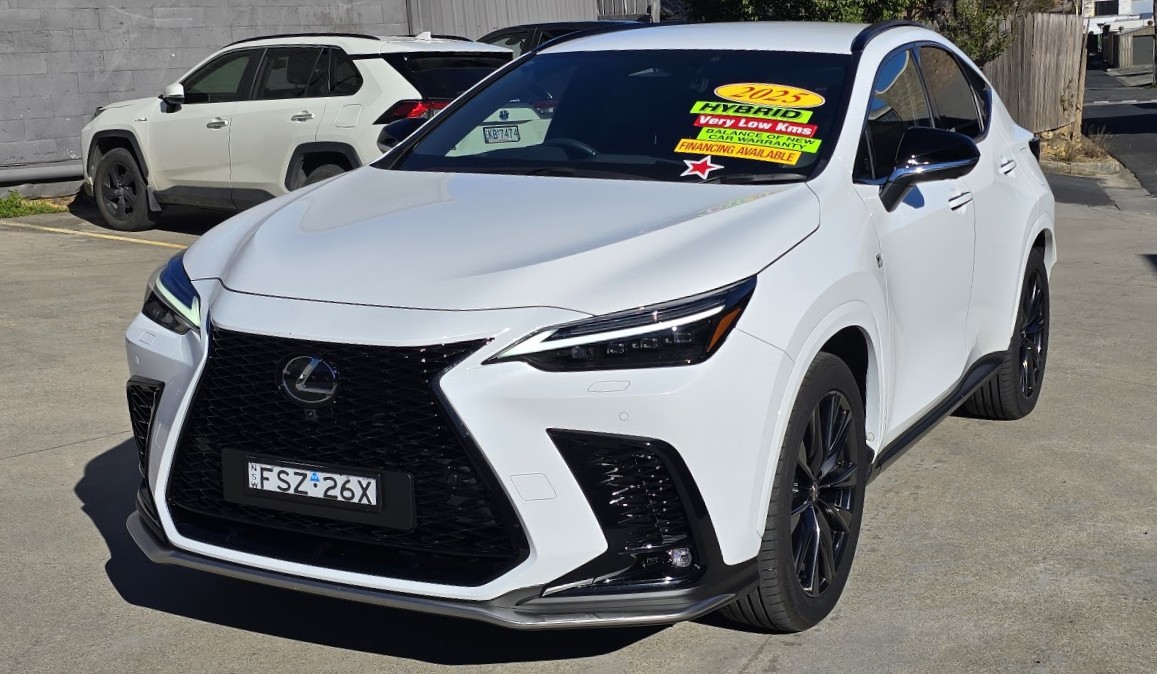 2025 Lexus NX350h - Image 9