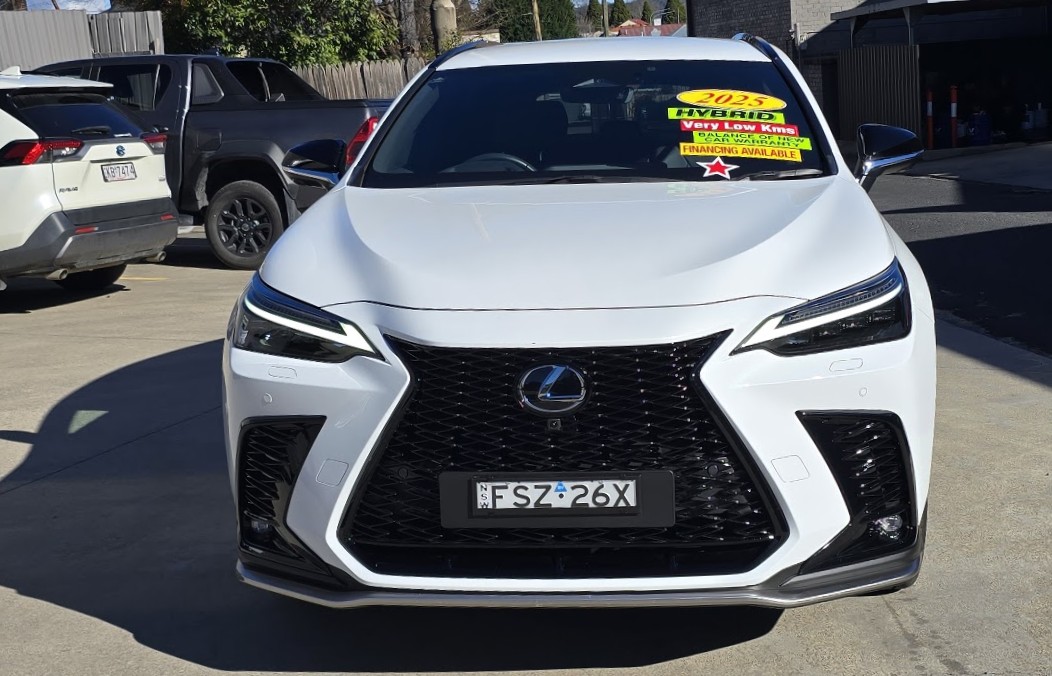 2025 Lexus NX350h - Image 10